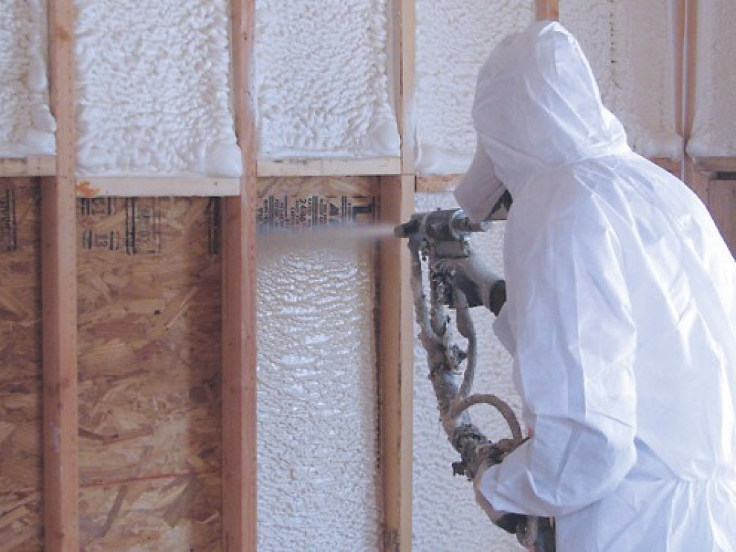 Closed-cell PU spray foam — continuous air seal + moisture barrier in industrial cold-storage application Closed-cell spray foam insulation application