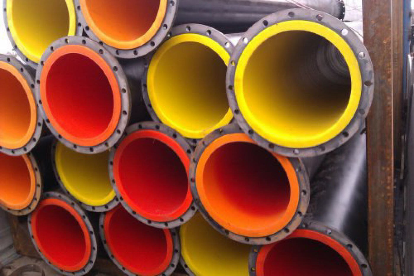 Abrasion-resistant cast PU lined steel pipe bores