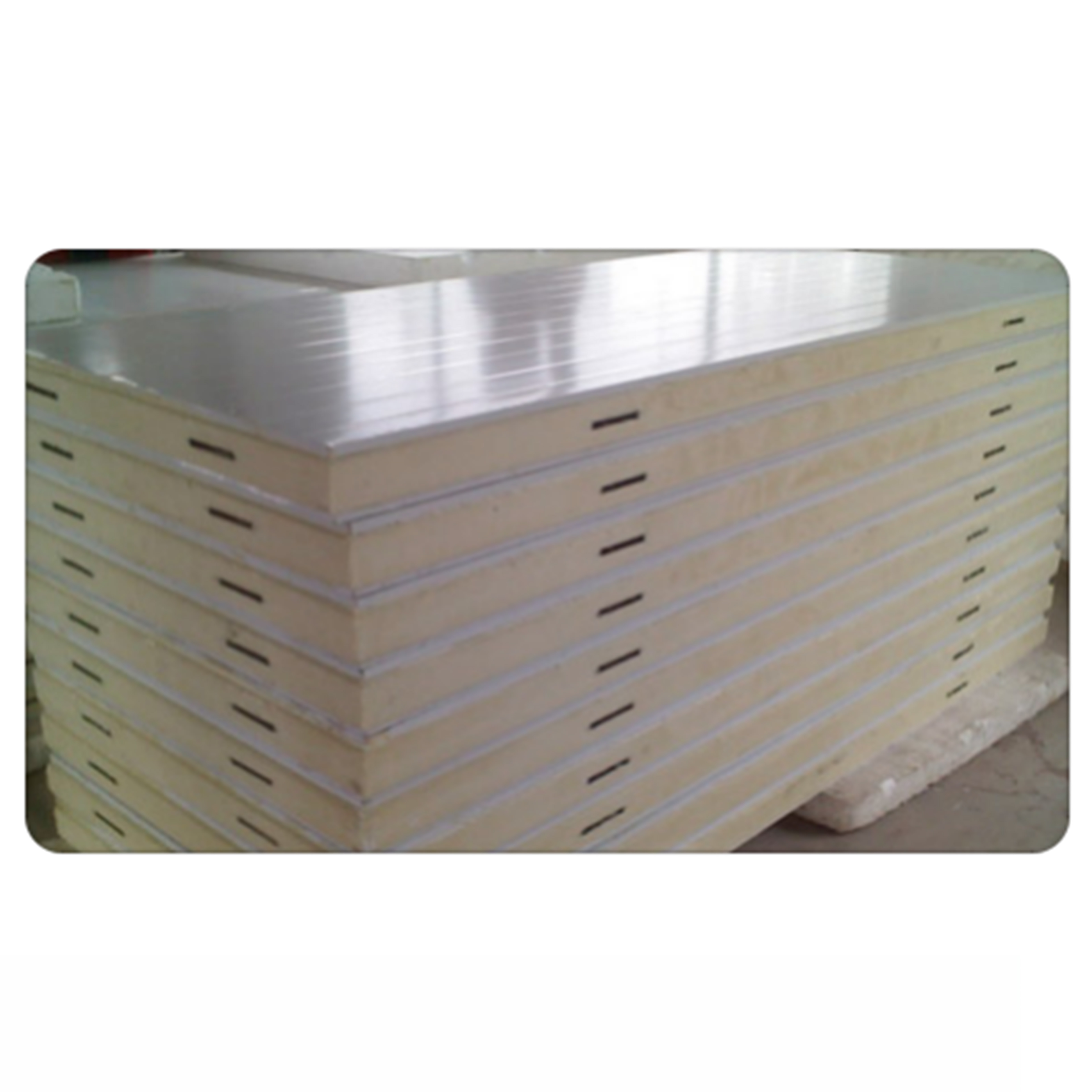 Insulated PU sandwich panels with rigid foam core
