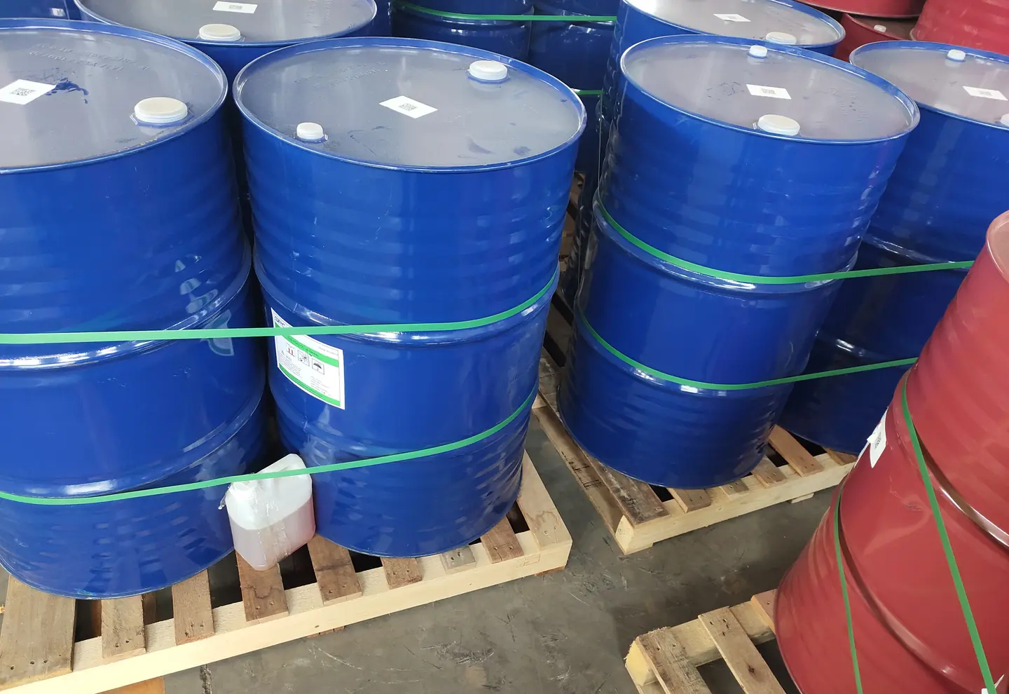 Blue SPC blended polyol drums and red MDI drums in the BlendPolyol warehouse
